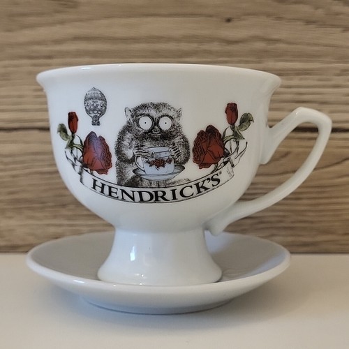 Hendricks gin tea - gin, saucer
