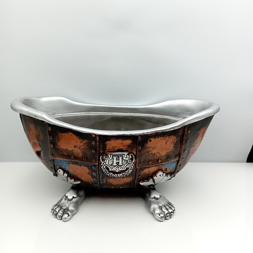 Hendricks gin bath - gin, tub